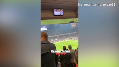 Milan in rete, Leao festeggia dalla tribuna