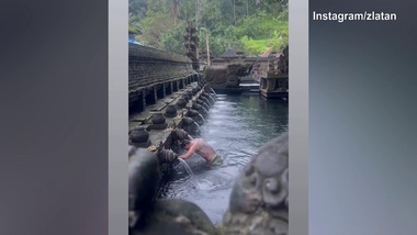 Relax domenica sotto uno scroscio d'acqua per Ibrahimovic