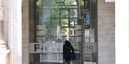 Poste presenta l'opas totalitaria per l'acquisto di Telecom Italia