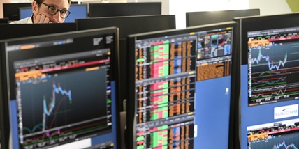 Borsa: Milano recupera (+0,7%) con Tim e banche, spread a 95 punti