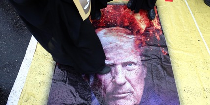 Iran deride Trump, 'siete così nei guai che negoziate con voi stessi'