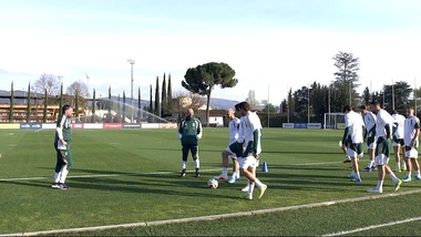 L’Italia si allena: Gattuso entra su Locatelli, Cristante ride, Bastoni lavora
