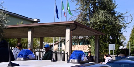 Prof accoltellata a scuola, il sospettato è uno studente di 13 anni