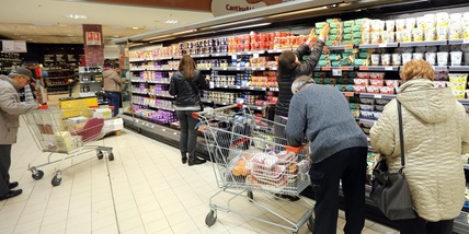 Effetto guerra, crolla a marzo la fiducia dei consumatori