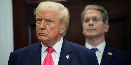 La firma di Trump sui dollari, la prima volta di un presidente in carica