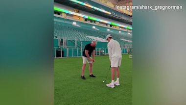 Miami Open, Sinner gioca a golf: lezione con...Greg Norman