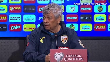 Malore improvviso durante l'allenamento della Romania: paura per Lucescu