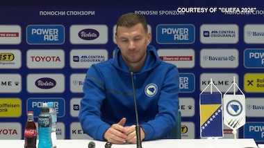 Dzeko: "Tutti in piedi all'inno italiano"