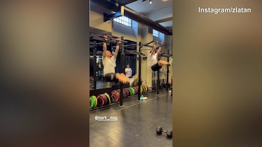 Ibrahimovic, allenamento alla sbarra per gli addominali