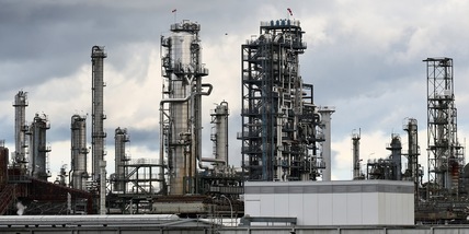 Petrolio contrastato, Brent sale a 107,03 dollari