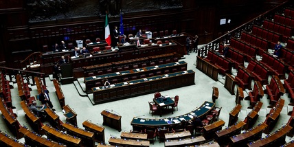 La Camera approva la fiducia sul decreto bollette con 203 sì