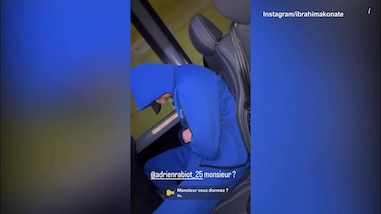 Francia, Rabiot si addormenta sul pullman