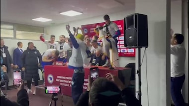 Canti e balli in sala stampa: i festeggiamenti della Bosnia