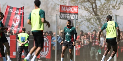 Il Milan non cammina solo: in quattromila a Milanello per il divieto Napoli. E Leao...