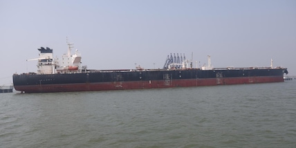 Media Iran, bloccato transito a Hormuz dopo i raid in Libano
