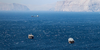 Media Iran, 'Hormuz completamente chiuso, navi costrette a tornare indietro'