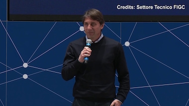 Napoli-Como, comportamento ingiurioso nei riguardi dell’arbitro: ammenda di 6.000 euro per Antonio Conte