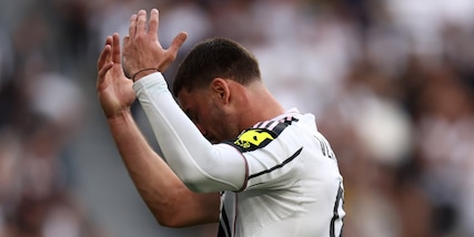 Resilienza Vlahovic tra silenzi e famiglia: il nuovo stop e l'ennesima attesa per lui e la Juve