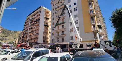Incidente sul lavoro a Palermo, due operai morti caduti da una gru