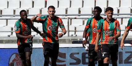 Serie B, botta e risposta in vetta tra Venezia e Frosinone. Il Palermo non molla