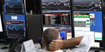 Borsa: Milano in calo, in otto staccano il dividendo