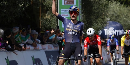 Pidcock beffa in volata Dati: sua la terza tappa del Tour des Alps