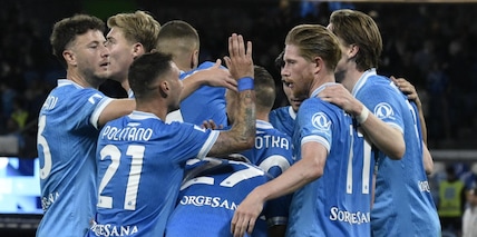 Il Napoli travolge la Cremonese e rimanda lo Scudetto Inter: scatto Champions prima di Milan-Juve