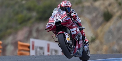 Sprint folle a Jerez, Marquez cambia moto e trionfa. Il diluvio atterra Bezzecchi, podio Bagnaia!