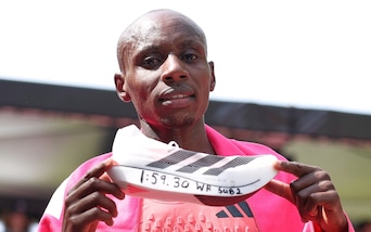 Maratona di Londra: è storia! Record sotto le 2 ore