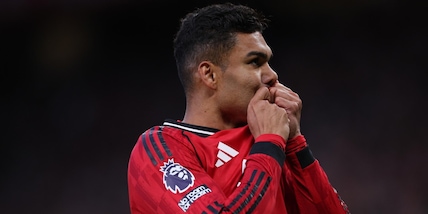 Casemiro, gol e bacio d'addio. Lo United piega il Brentford e stacca il Liverpool al 3º posto