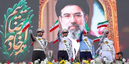 Khamenei, 'l'unico posto per gli Usa nel Golfo Persico è in fondo al mare'