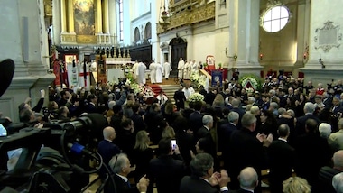 L'ultimo saluto ad Alex Zanardi nella basilica di Santa Giustina