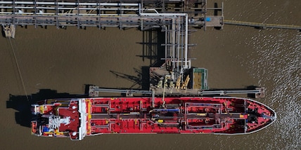 Avvio in rialzo per il petrolio, brent a 101,34 dollari (+1,28%)