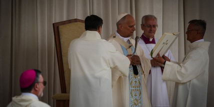 Il Papa nell'anniversario di pontificato, 'io il primo benedetto'