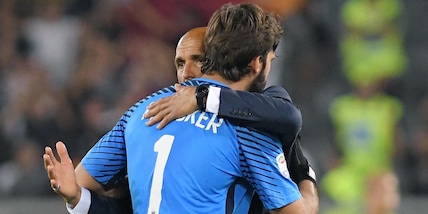 Alisson vuole solo la Juve! Fretta al Liverpool, quando si può sciogliere l'ultimo nodo Alisson vuole solo la Juve! Fretta al Liverpool, quando si può sciogliere l'ultimo nodo