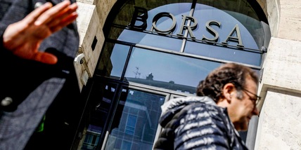 Borsa: Milano apre in calo, -1,04%