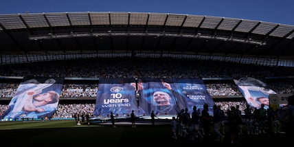 Guardiola e l’ultima partita con il Manchester City: l’emozionante coreografia dei tifosi