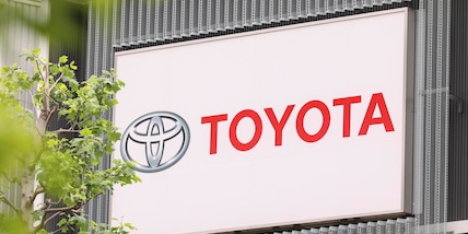 Toyota ridurrà produzione di 83.000 veicoli a causa della guerra in Medio Oriente
