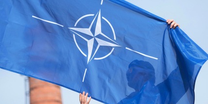Spiegel, 'Usa pronti a tagliare bombardieri, caccia e sottomarini alla Nato'