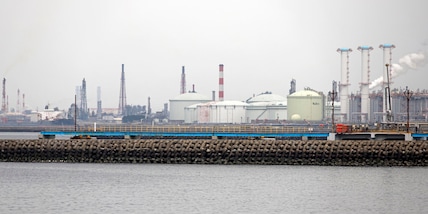 Petrolio ancora in calo, Brent a 97,91 dollari
