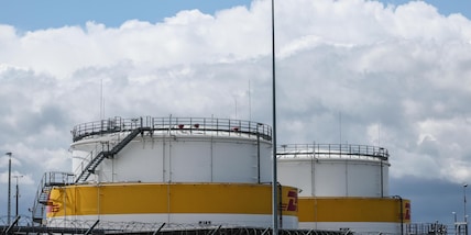 Petrolio in rialzo coi venti di guerra, Brent a 96,9 dollari, +2,76%