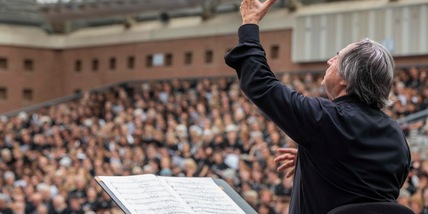 Cantare amantis est, Riccardo Muti dirige il coro d'Italia