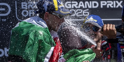 Bezzecchi da brividi, vince e conquista il Mugello: portato di peso in trionfo!