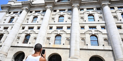 Borsa: Milano apre fiacca (-0,08%)