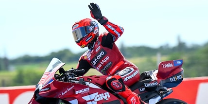 Infinito Marc Marquez! Si prende l'Ungheria per la vittoria numero 100. Bezzecchi steso da Martin
