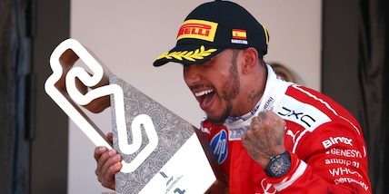 Hamilton, urlo Ferrari! Barcellona rossa, primo trionfo per Lewis: Antonelli ko, Mondiale riaperto