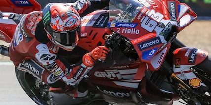 Bagnaia vince la Sprint a Brno davanti a Ogura e Marc Marquez! Di Giannantonio 4°, Bezzecchi cade