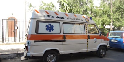 Auto travolge gruppo di ciclisti, una è morta