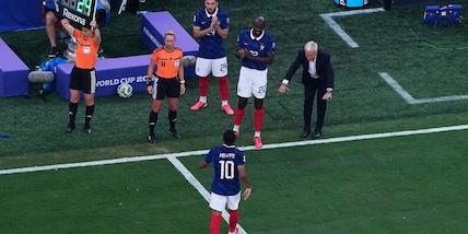 La Francia è ai piedi di Mbappé, Deschamps si inchina: “Il suo gesto mi ha colpito”
