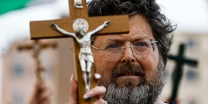 Truffa ed evasione fiscale, ai domiciliari Mario Adinolfi
